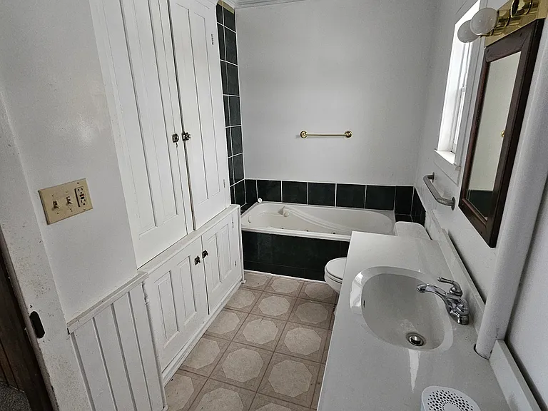 320 S State St — Photo 13