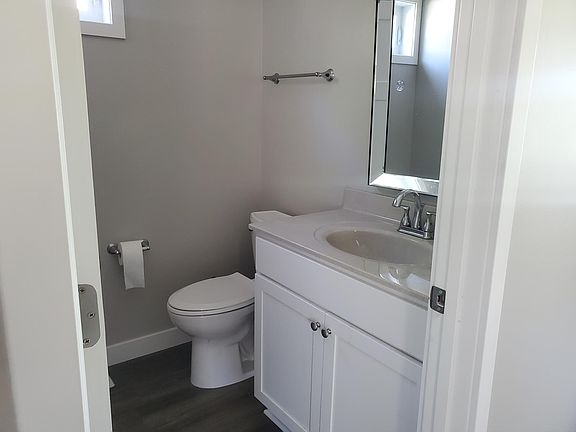 5th image of 1045 26th Ave SE #1