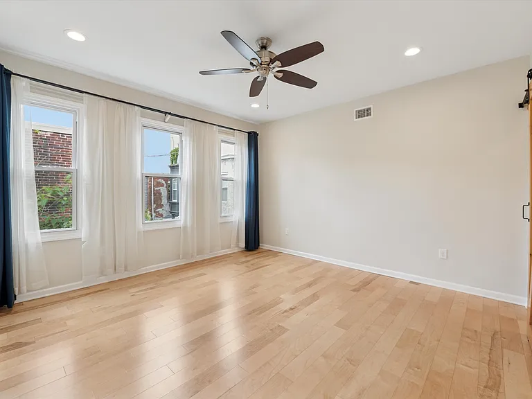 2809 W Jefferson St — Photo 8