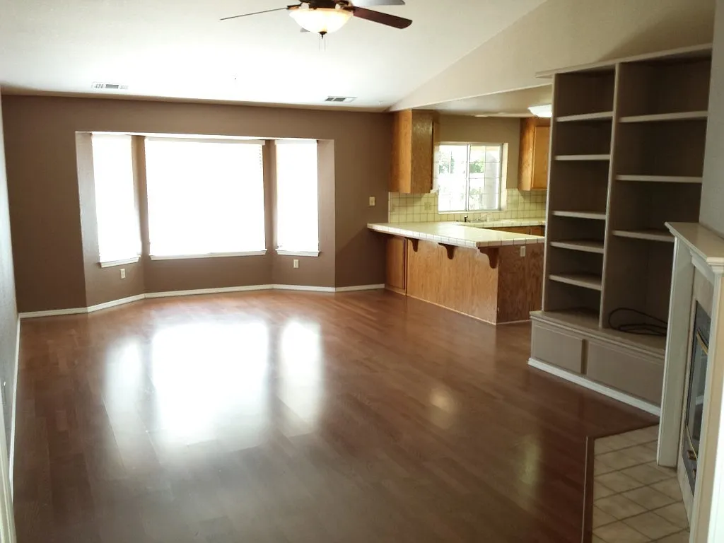 Spacious Home in Mountain View Heights — Photo 4