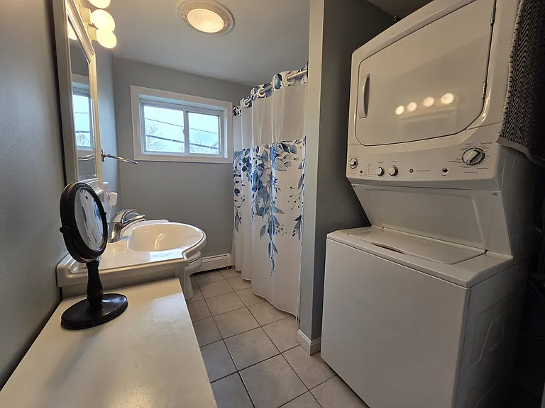 326 Long Sands Rd #B — Photo 16