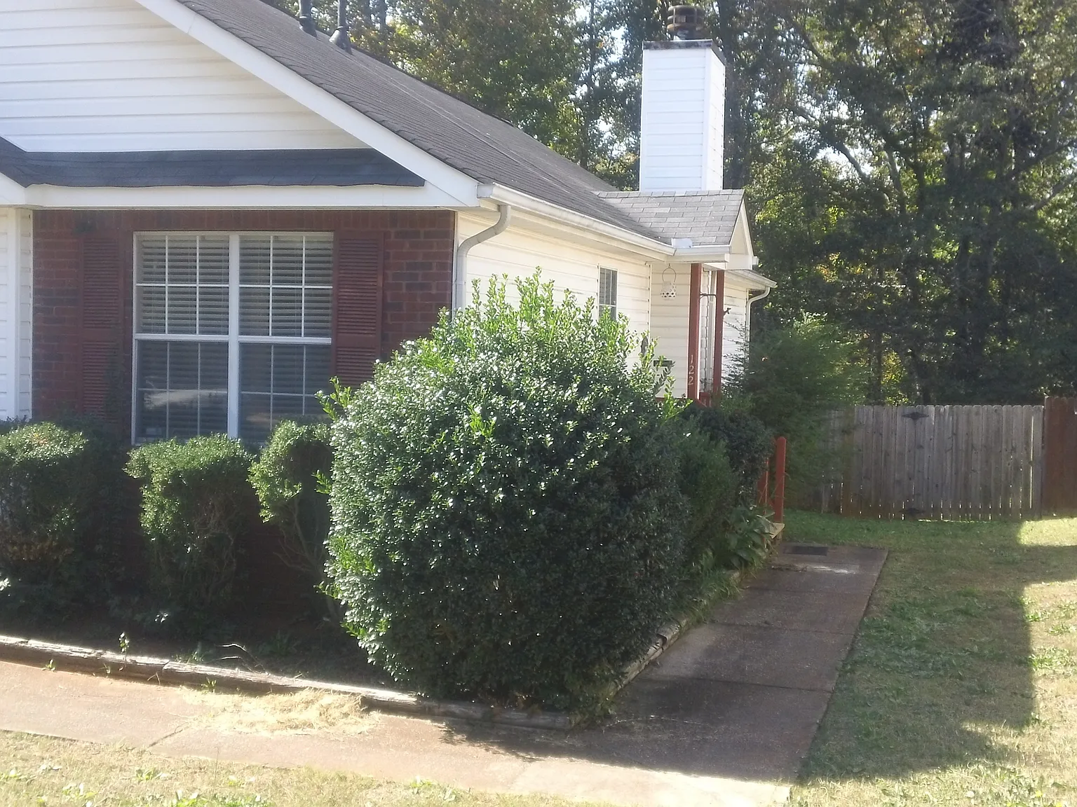 3 bed, 2.0 bath, 1118 sqft, $1,600 — Photo 2
