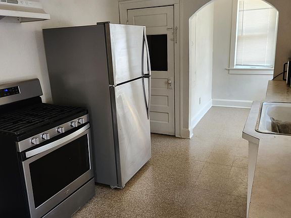5th image of 2515 Jackson Ave