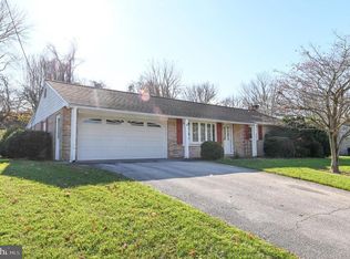 8 Greenbriar Dr, Jacobus, PA 17407