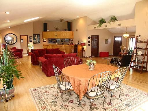 5th image of 10407 Lyndale Ave