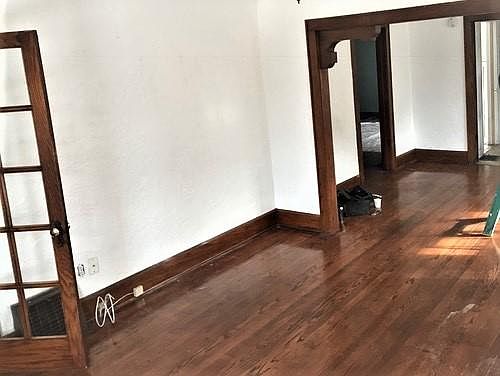 Living room - Hardwood floors