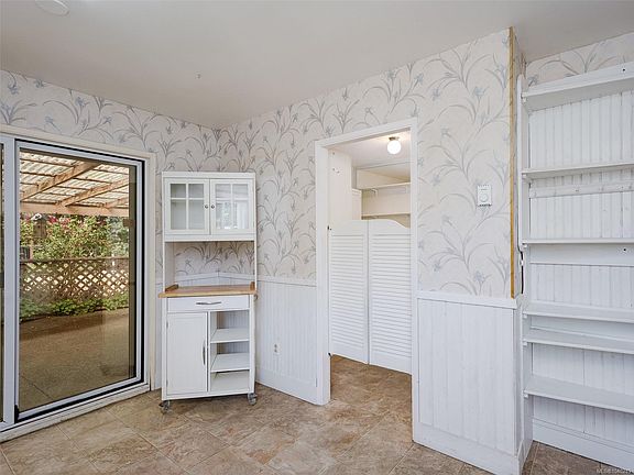 5th image of 10040 Wisteria Pl