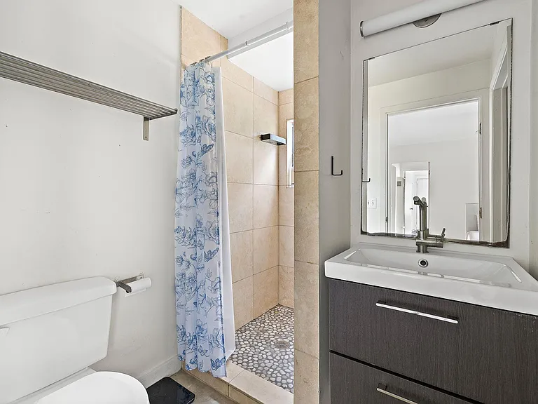 1710 Haskell St — Photo 16