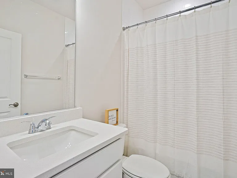 3443 Carnaby St — Photo 18