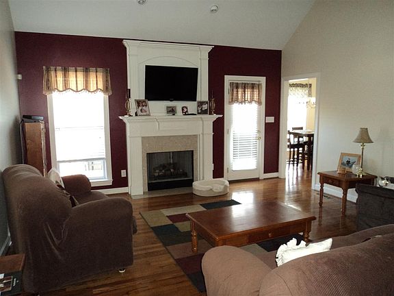 3rd image of 160 Fernwood Dr NE