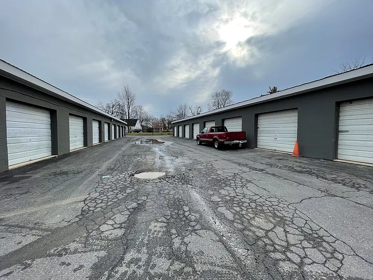 444 W South St #11 — Photo 3
