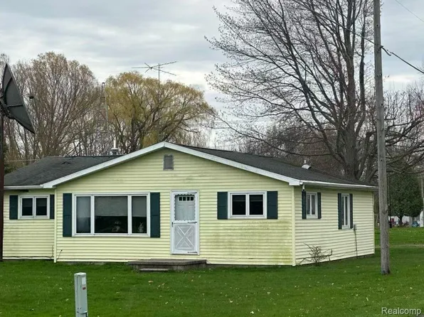 736 2nd St, Bay Port, MI 48720