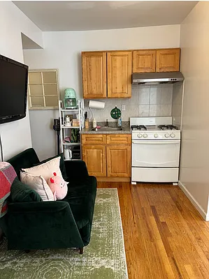 Rented by Randall Star Realty Inc | media 8