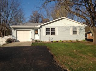 302 W Briarcliff Dr, Saint Joseph, IL