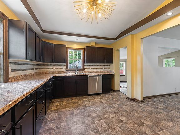 4th image of 3206 Hermosa Dr