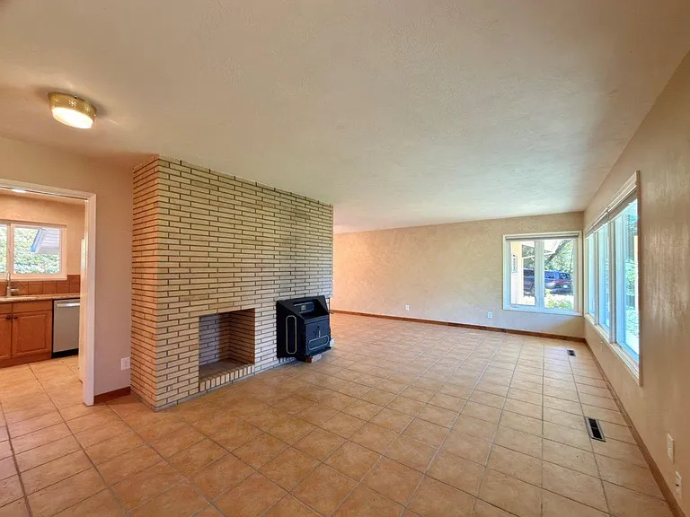 275 Cold Springs Rd — Photo 6