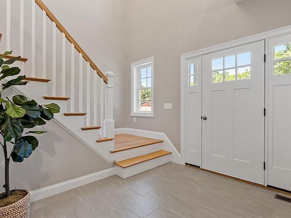 3rd image of 6 Jewett Rd
