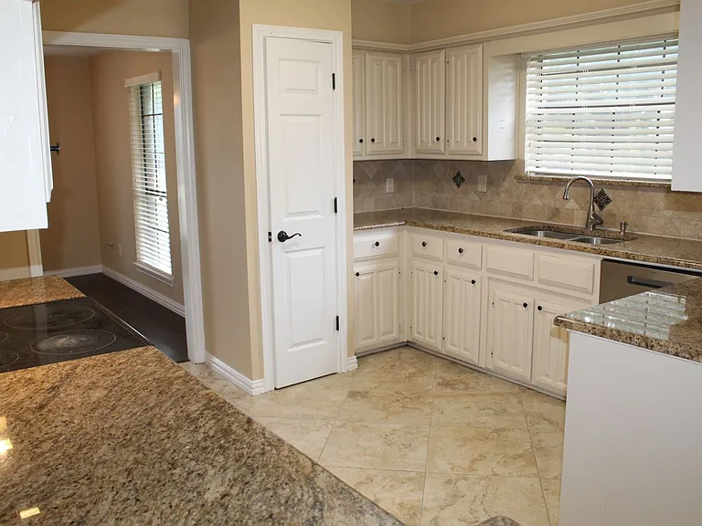 4037 Leon Dr — Photo 6