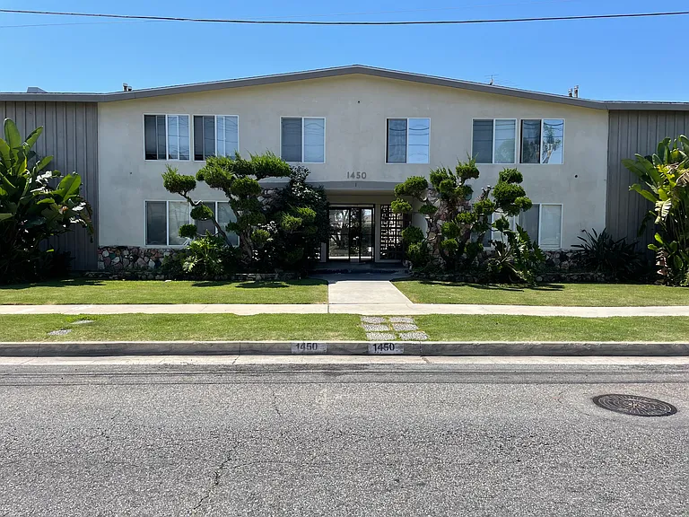 1450 Marine Ave #8 — Photo 1