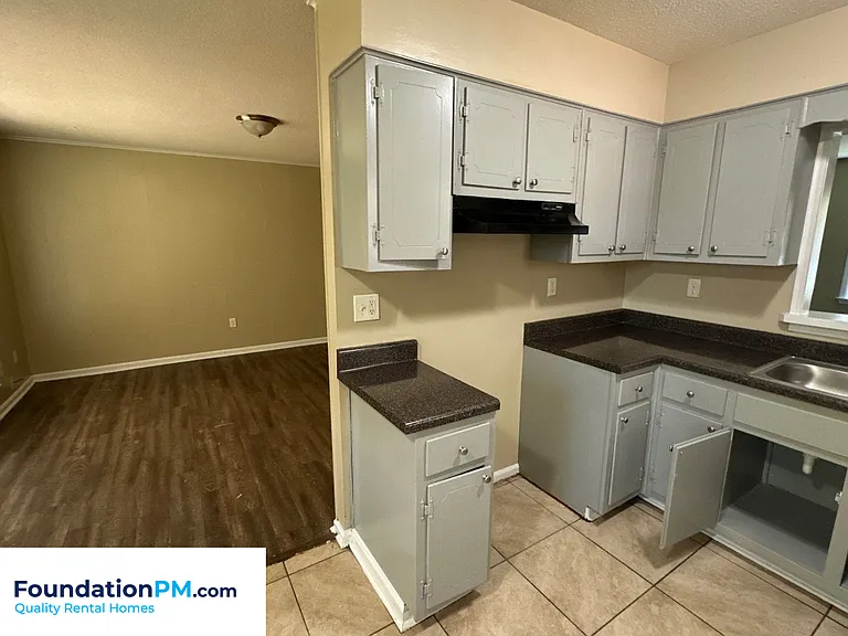 2574 Saint Elmo Ave — Photo 4