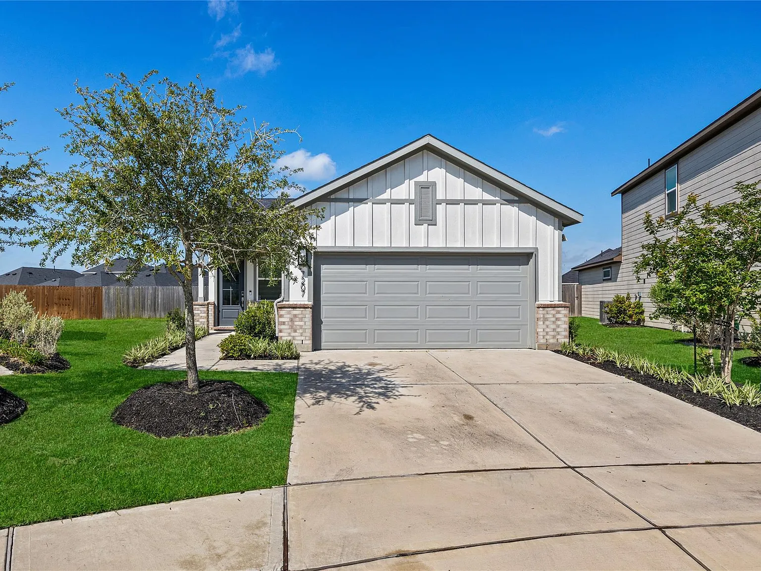 3 bed, 2.0 bath, 1450 sqft, $2,450 — Photo 1