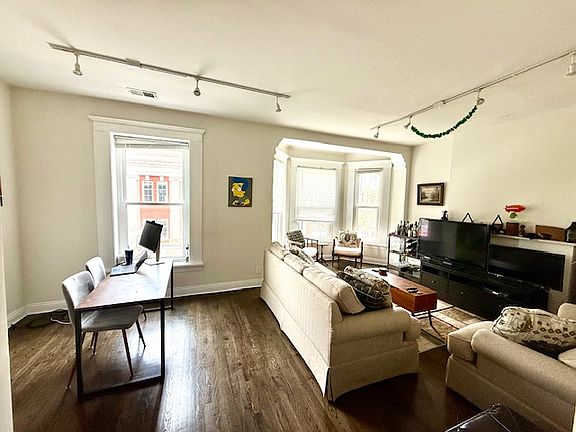 2nd image of 651 W Armitage Ave #1