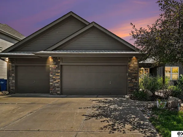 2003 S 198th St, Omaha, NE 68130