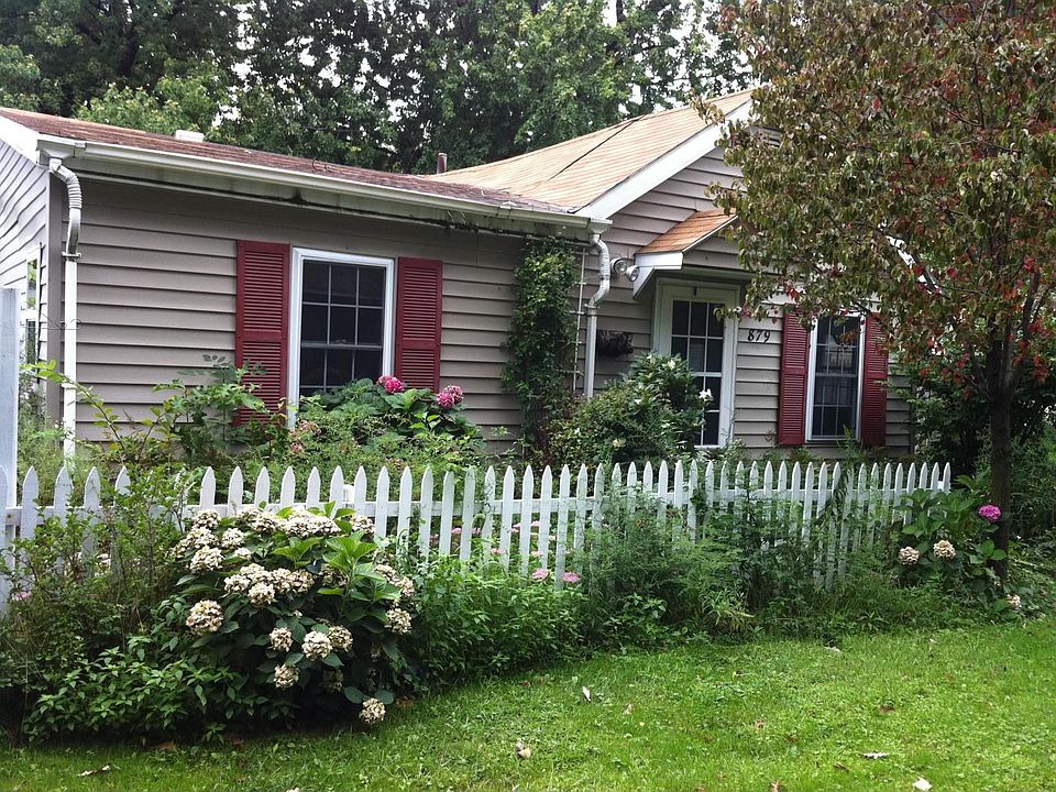 1st image of 879 Maplewood Ave