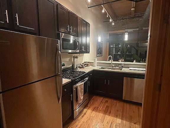 5th image of 1049 N Paulina St #3A