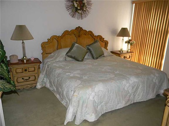 5th image of 17620 Atlantic Blvd APT 215
