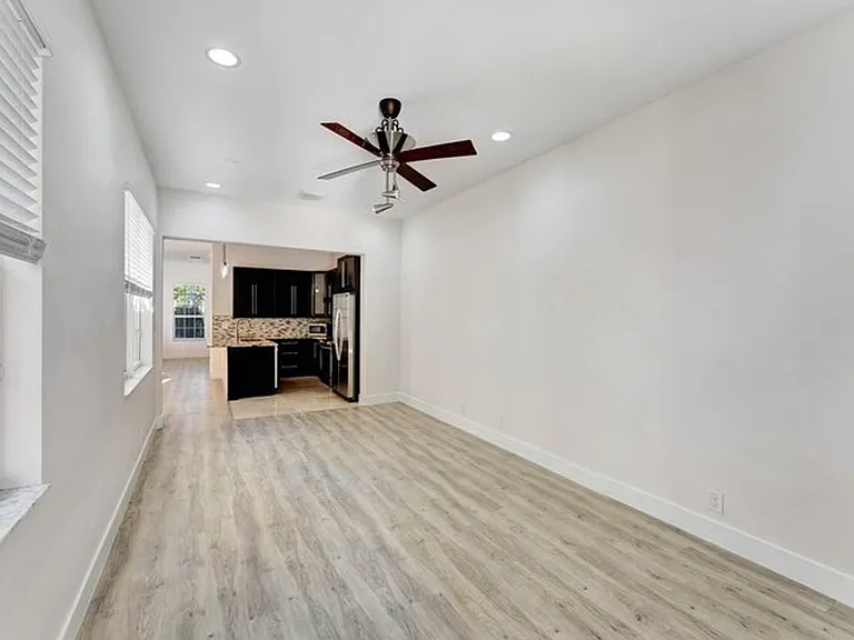 406 NW 25th Ave — Photo 7