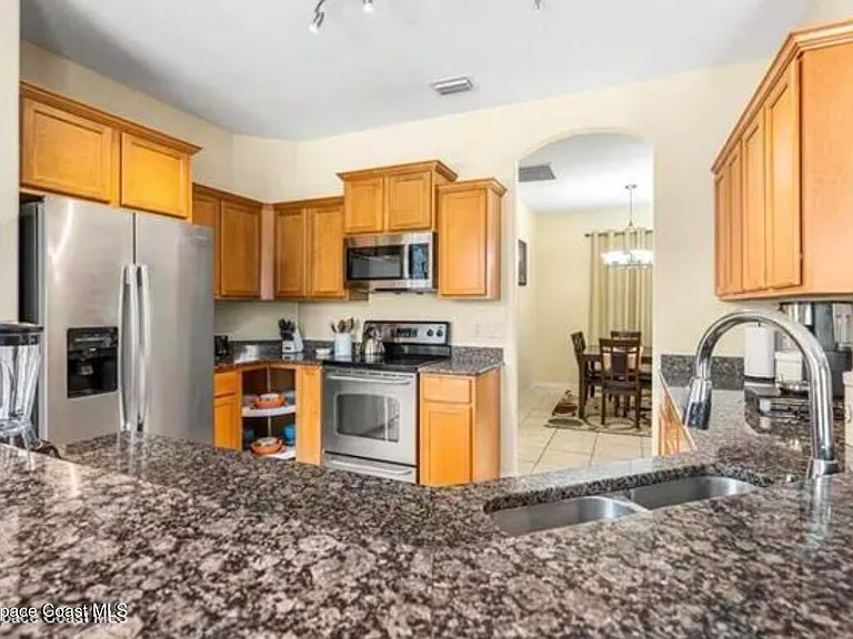 463 Eldron Blvd NE — Photo 8