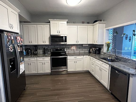 3rd image of 651 Birgham Pl