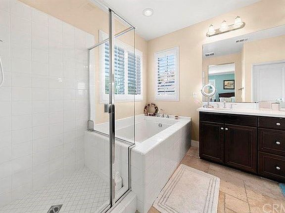 4th image of 3207 S Alton Ct