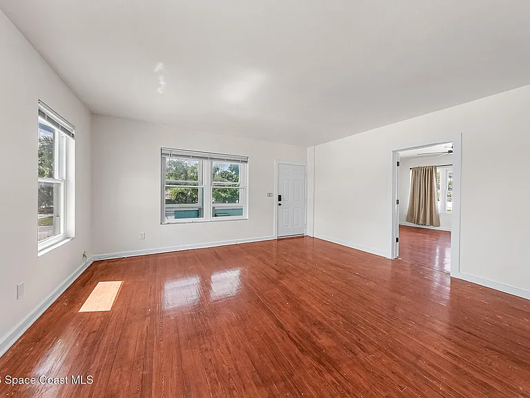 1008 E Strawbridge Ave — Photo 7
