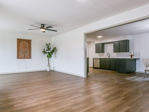 4th image of 806 E 42nd St