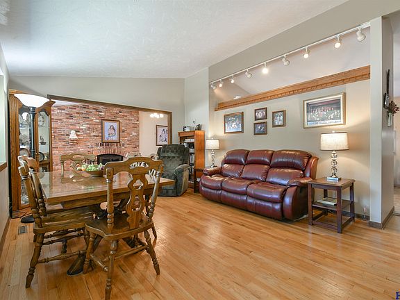 5th image of 931 E Sanborn Dr