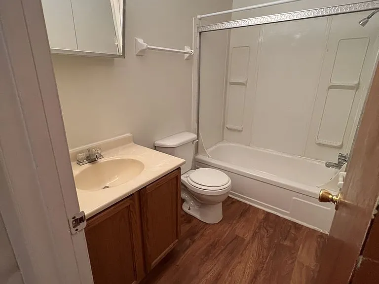 3209 University Dr #J — Photo 5