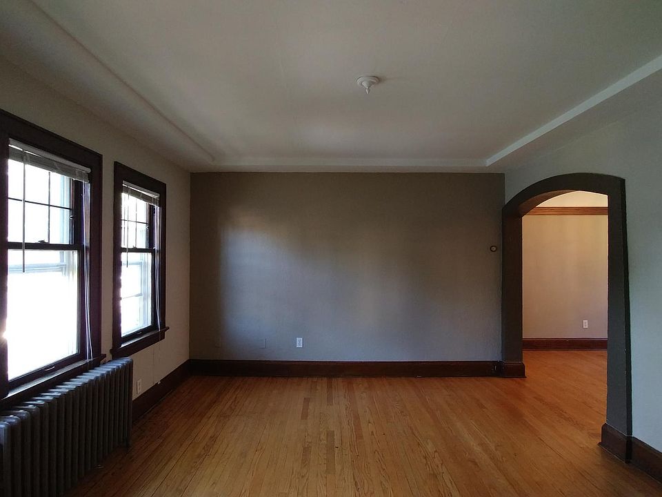 1st image of 1726 E Linnwood Ave APT 4