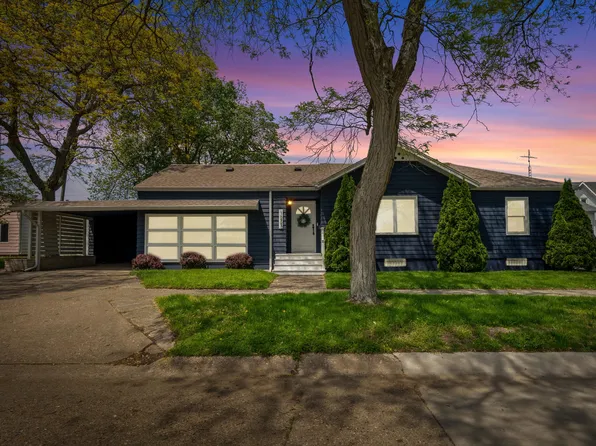 1223 Mohawk Ln, Saint Joseph, MI 49085