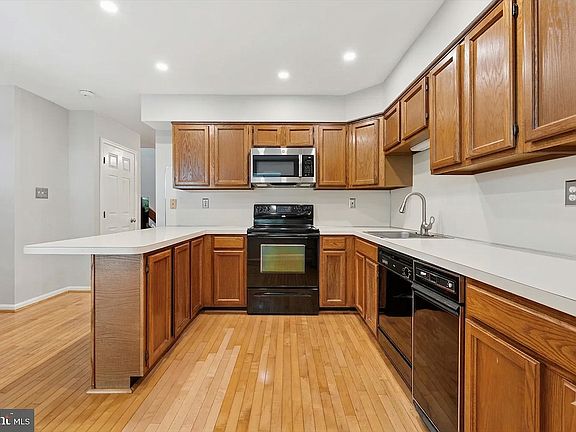 3rd image of 606 Coates Ln #1