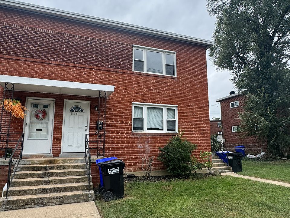 2nd image of 906 8th St