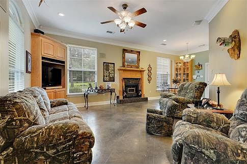 3rd image of 18707 Arbor Oak Ave