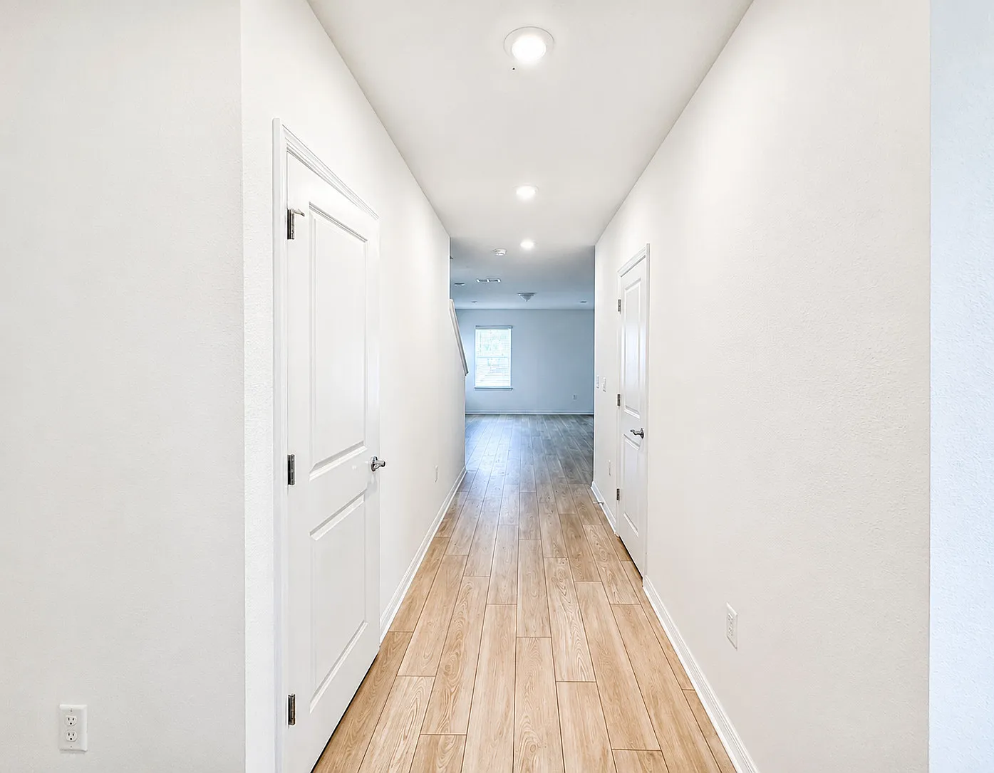 4 bed, 6368 sqft, $3,999 — Photo 3