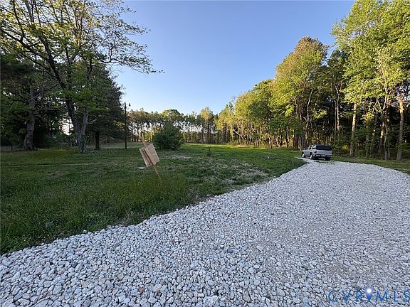 3rd image of 164 Summer Ln