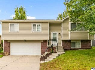 6711 N 111th St, Omaha, NE 68164