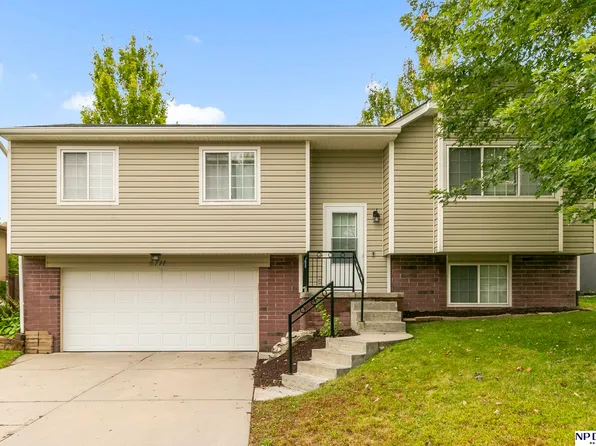 6711 N 111th St, Omaha, NE 68164