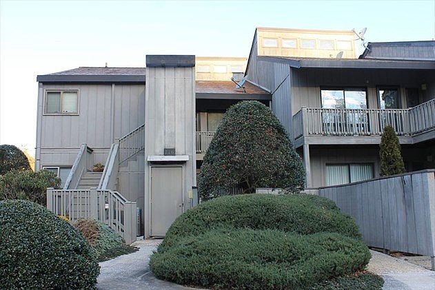 1st image of 214 Juniper Ln