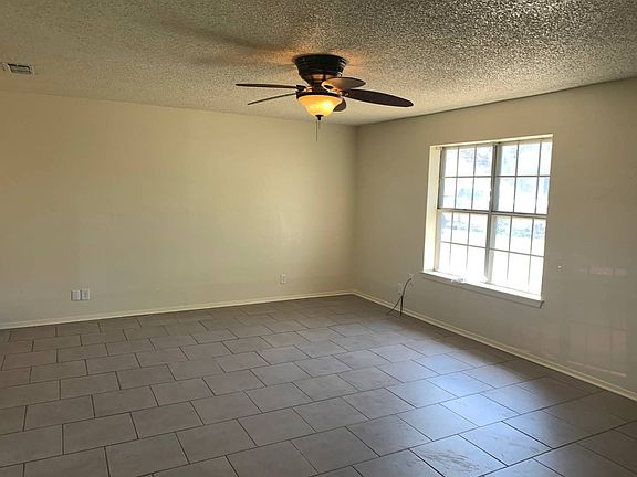 2nd image of 1621 Horseshoe Dr