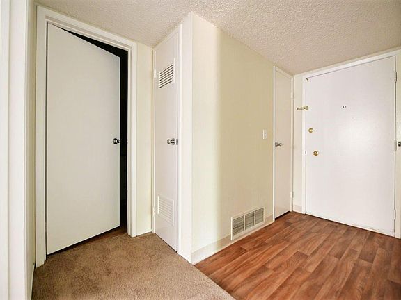 4th image of 1705 Carmel Dr #107